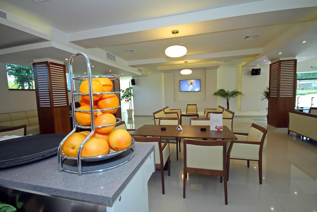 Hotel Eden Tulcea Ngoại thất bức ảnh
